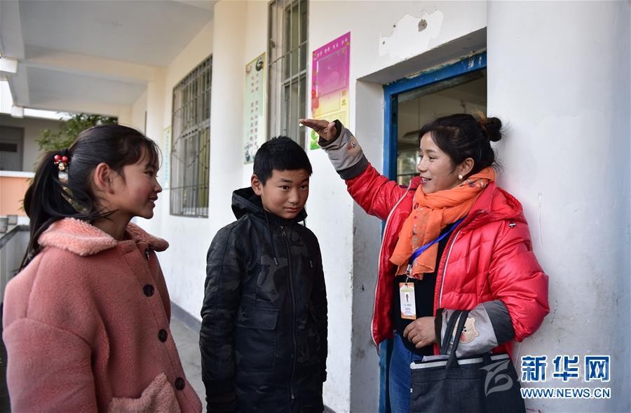 (決戰(zhàn)決勝脫貧攻堅(jiān)·圖文互動(dòng))(2)山上的放羊娃不見了——涼山教育扶貧斬?cái)嘭毨А按H傳遞”