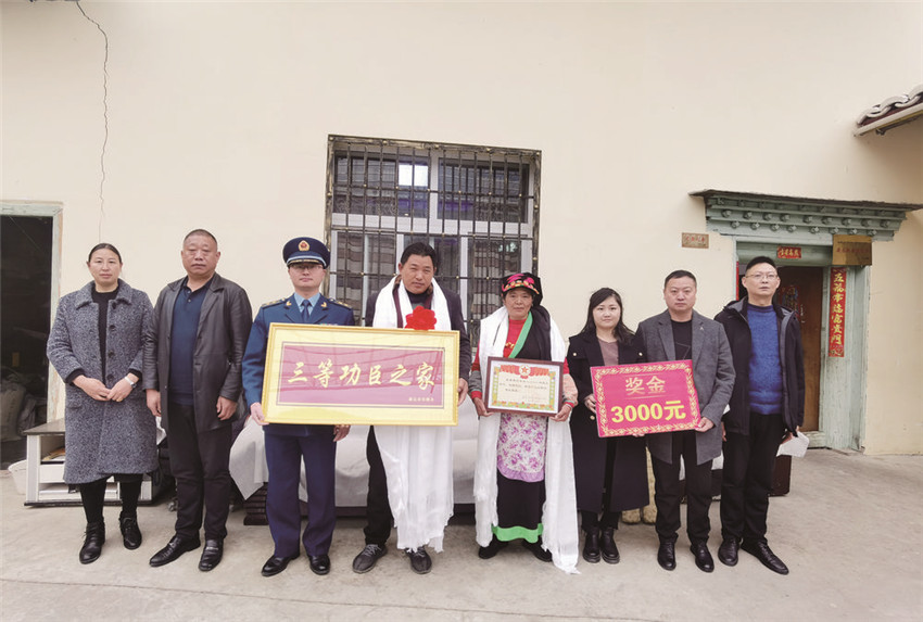 圖為送立功.jpg 圖為送立功.jpg