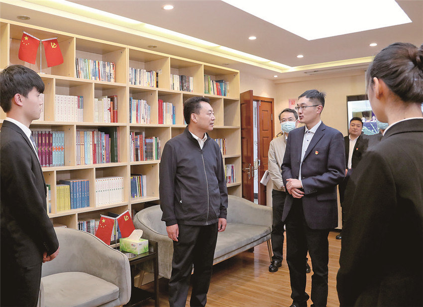 圖為沈陽(yáng)在團(tuán).jpg 圖為沈陽(yáng)在團(tuán).jpg